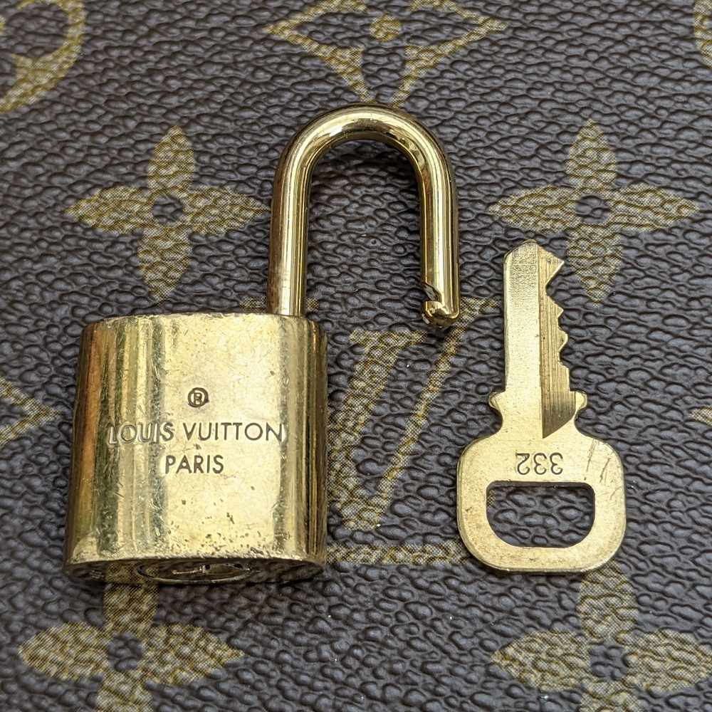 ⭐ #332 vintage Louis Vuitton padlock and ke